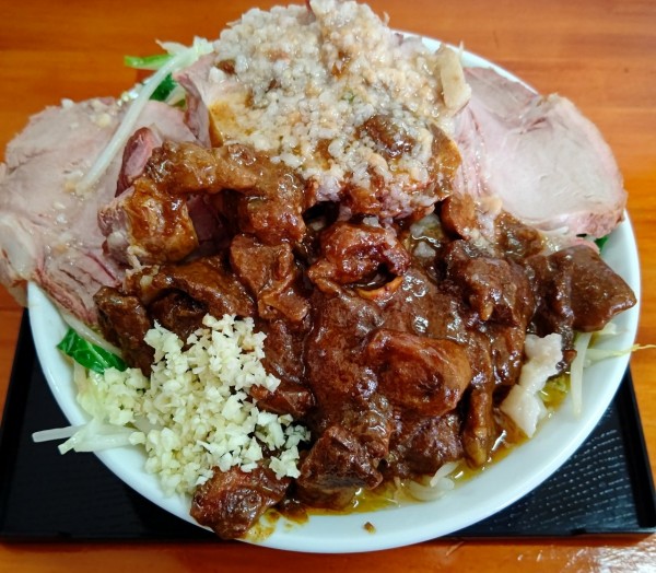 「もつカレー野菜半チャーシューメン」@ラーメンあや 2号店の写真