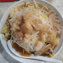 幸せらーめん（野菜多、にんにく並、背脂多、生姜並）