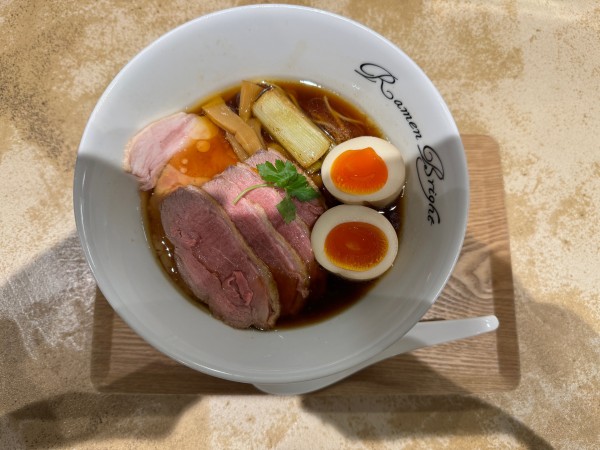 「熟成黒醤油　全部のせ」@拉麺 ぶらいの写真