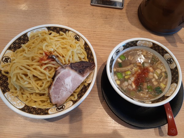 「すこい煮干しつけ麺、特盛」@どうけん 新百合ヶ丘マプレ店の写真