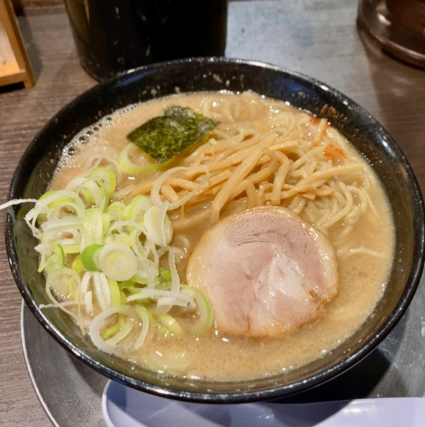 「中華そば 大盛￥890」@六厘舎 上野店の写真