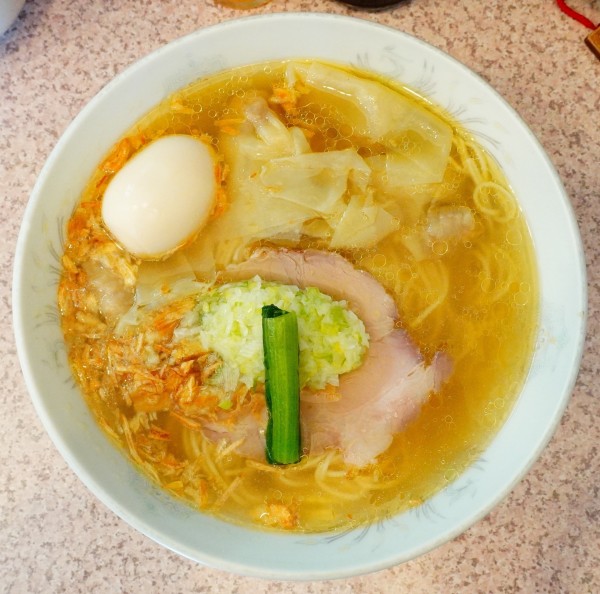 「塩ネギワンタンメン＋揚げネギ増量＋半熟煮卵＋ビール（中瓶）」@ラー麺専門店 こしがやの写真