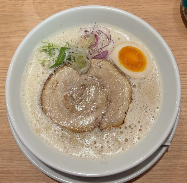 「鶏白湯ラーメン」@鶏白湯そば 鶏すけの写真