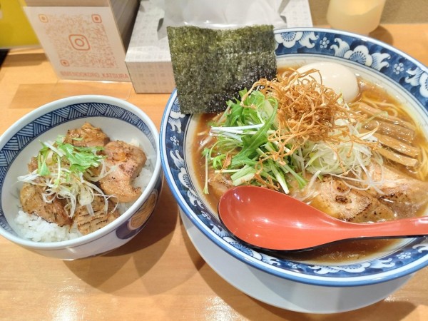 「特製醤油らぁ麺大盛＋ランチセット」@麺処 桂の写真