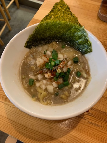 「ミニ煮干ラーメン」@すごいビーフ煮干しラーメン ビーフキッチンスタンド 新宿歌舞伎町店の写真