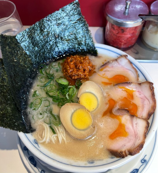 「赤い英らあめん」@らあめん英 本店の写真