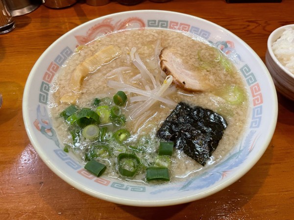 「ラーメン　半ライス」@中華そば専門店 木八 三島店の写真
