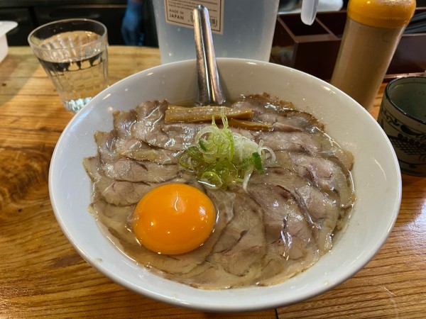 「中華そば肉まし1100円 生卵60円」@中華そば 白華楼の写真