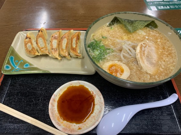 「にんたま醤油ラーメン餃子セット」@ゆにろーず 大宮TS店の写真