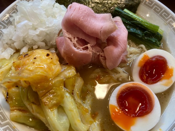 「全部入りラーメン(大)+タマネギ」@こいけのいえけいの写真