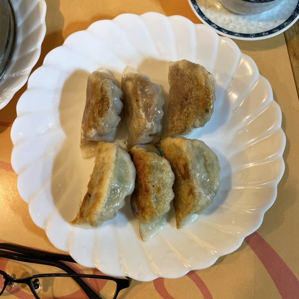 「セロリと鶏肉の餃子＆原木椎茸と鶏肉の餃子」@粥菜坊の写真
