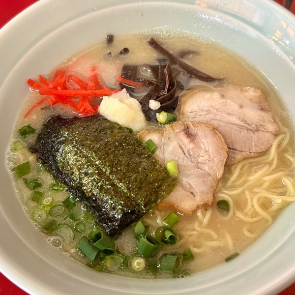 「ラーメン＋しそ入り餃子＋一口生ビール」@博多ばってんラーメンの写真