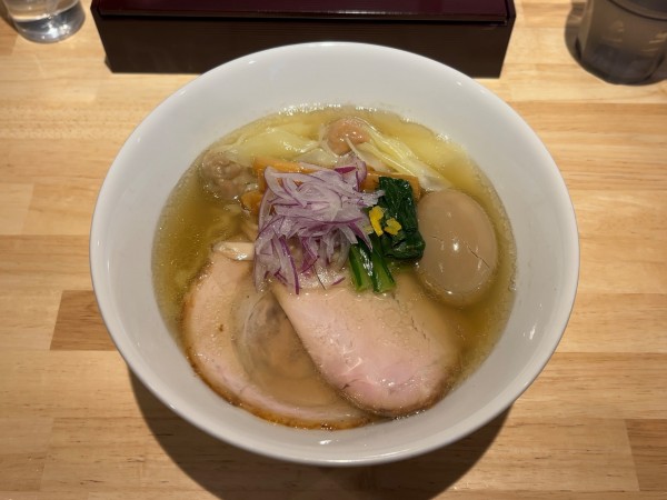 「手揉み中華そば（塩）＋特製トッピング」@麦処 八と丁の写真