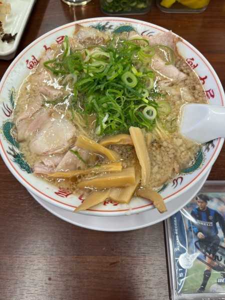 「特製醤油肉入りラーメン」@ラーメン 魁力屋 川崎新城店の写真