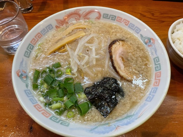 「ラーメン　半ライス」@中華そば専門店 木八 三島店の写真