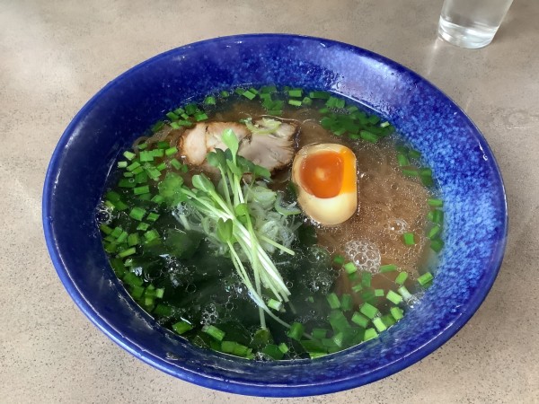 「トマトの塩ラーメン　950円」@麺や品の写真