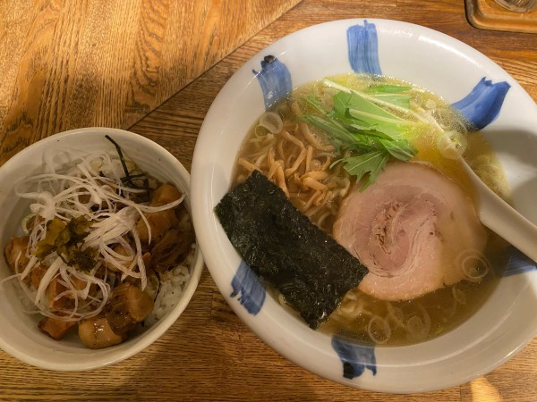 「塩らーめん 800円+チャーシュー丼 300円」@ラーメン食堂 粋な一生の写真