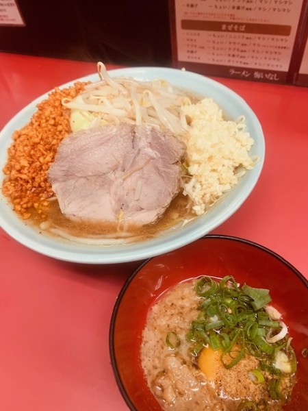 「ラーメン900円 すき焼き 150円」@ラーメン悔いなしの写真