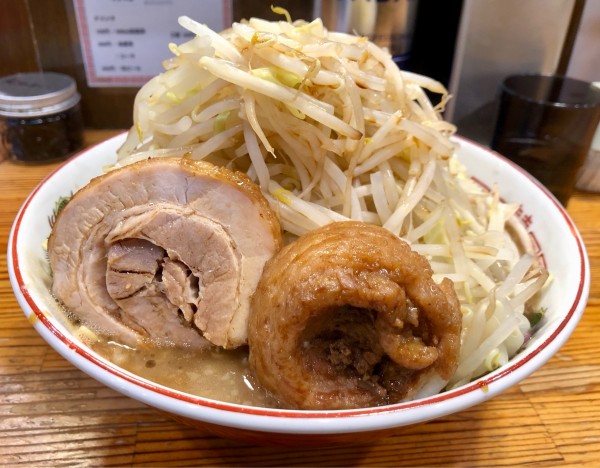 「小ラーメン」@ラーメン神豚 横須賀中央店の写真