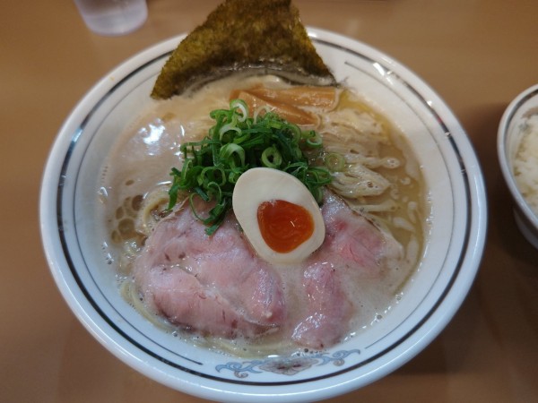 「濃厚豚骨らぁめん醤油」@淳之助製麺食堂の写真