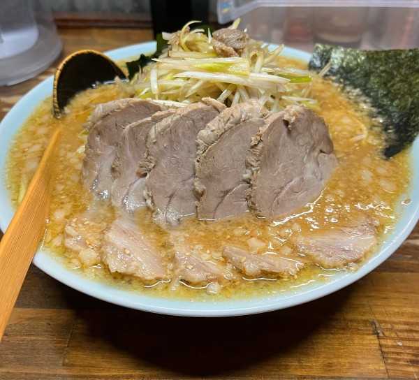 「ねぎチャーシュー麺 味噌(1200円)＋味付ネギ(280円)＋中」@ニューラーメンショップ 桶川店の写真