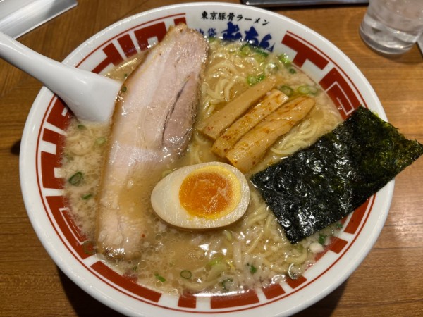 「東京豚骨ラーメン（ストレート麺、大盛）」@屯ちん 池袋本店の写真