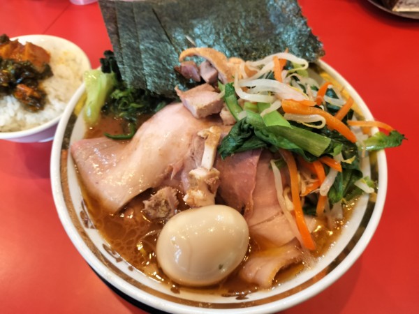 「特製中盛り ライスバー」@家系ラーメン 裏大輝家 青物横丁店の写真