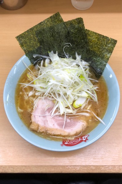 「ねぎラーメン（830）」@横浜ラーメン 町田家 新宿南口店の写真
