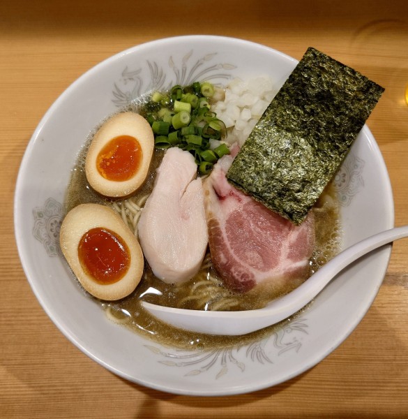 「煮干中華蕎麦+味玉(990円)」@北千住煮干中華蕎麦 かれんの写真