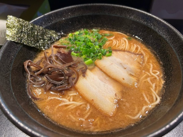 「熊本豚骨ラーメン」@豚骨黒味ラーメンの写真