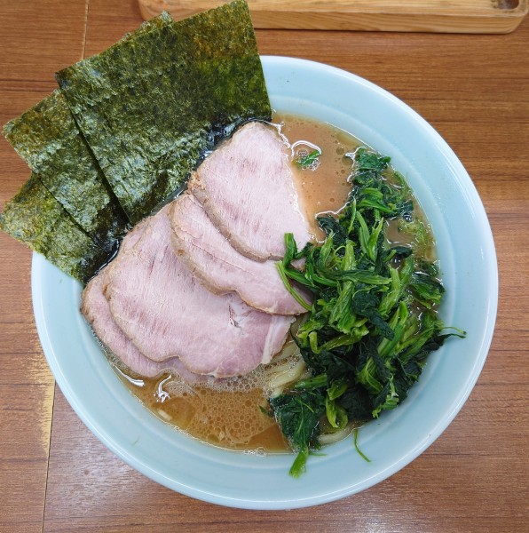 「ほうれん草チャーシューメン(950円)」@横浜ラーメン 武蔵家 北千住店の写真