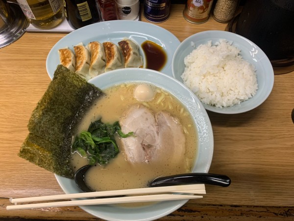 「まんぷくセット850円（醤油ラーメン）」@ラーメン三國家 関内店の写真