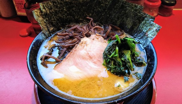 「ラーメン(味濃いめ･麺硬め･油多め)+海苔･キクラゲ」@厚木家の写真