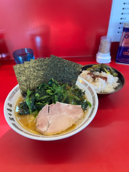 「ラーメン750円　ほうれん草　海苔５枚」@家系ラーメン 佐々喜家の写真