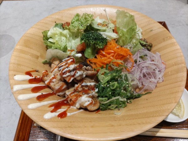 「グリルチキンのまぜそば白」@まぜそば ごち麺 赤坂見附店の写真