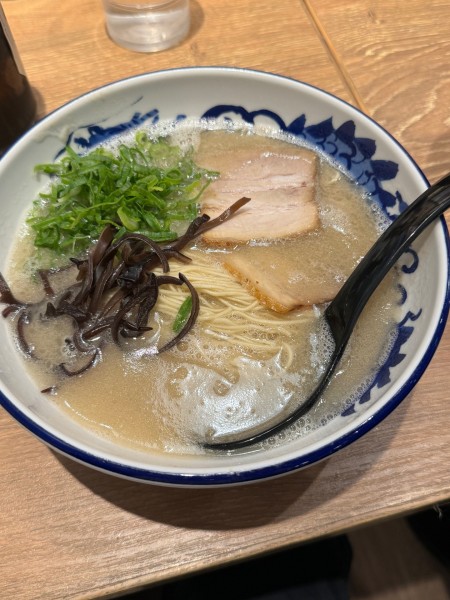 「糸島豚骨ラーメン」@元祖 糸島ラーメン銅羅 空港店の写真
