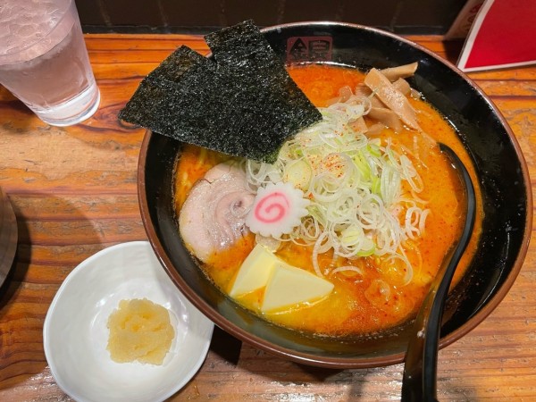 「辛みそにんにくバターラーメン」@熟成らーめん 銀のくらの写真