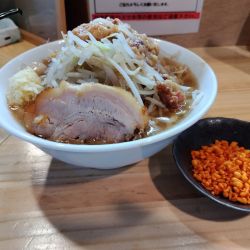 ラーメン(小)+うずら コール:ニンニクアブラ、カラアゲ別皿