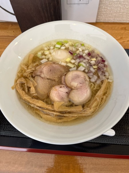 「牛骨だし中華そば(塩)味玉」@麺屋あきづの写真