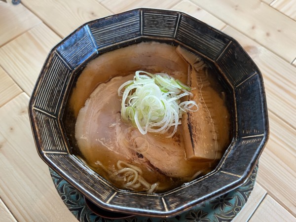 「醤油チャーシュー麺」@古民家ヌードゥル黒揚羽森住の写真