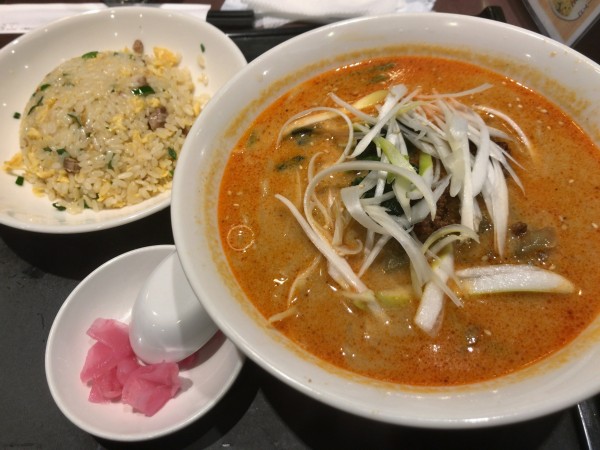 「坦々麺＆半炒飯（900円）」@上海菜館 西前川店の写真