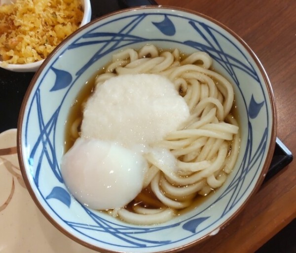 「とろたま ぶっかけ 並 590円」@丸亀製麺 米沢店の写真