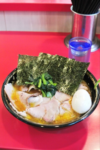 「中盛チャーシュー麺硬め 1110円白玉10円」@家系総本山 ラーメン吉村家の写真