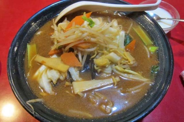 「味噌ラーメン　750円」@花彫酒家の写真