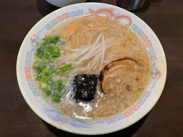 「ラーメン　半ライス」@中華そば専門店 木八 三島店の写真