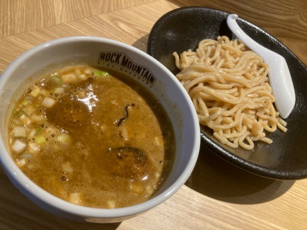 「濃厚海老カレーつけ麺　1300円」@ROCK MOUNTAINの写真