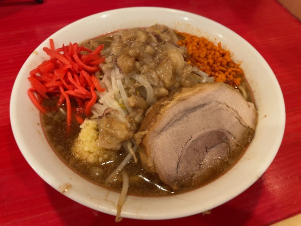 「ラーメン(ミニ)＋紅しょうが」@鷹の目 獨協大学前本店の写真