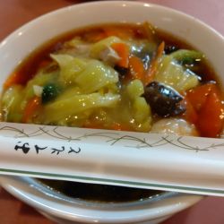 五目あんかけそば(935円)