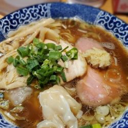 ワンタン中華そば 黒