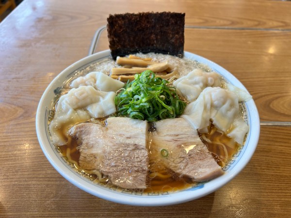 「海老ワンタン麺」@中華そば 雲ノ糸 鶴岡本店の写真